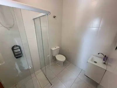 Casa - Sobrado com 3 quartos (sendo 2 suite(s)) a 800,00 metros praia.