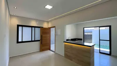 Casa - Térrea com piscina com 2 quartos (sendo 1 suite(s)) a 2500,00 metros praia.