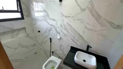 Casa - Térrea com piscina com 2 quartos (sendo 1 suite(s)) a 2500,00 metros praia.