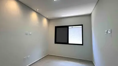 Casa - Térrea com piscina com 2 quartos (sendo 1 suite(s)) a 2500,00 metros praia.