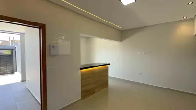 Casa - Térrea com piscina com 2 quartos (sendo 1 suite(s)) a 2500,00 metros praia.