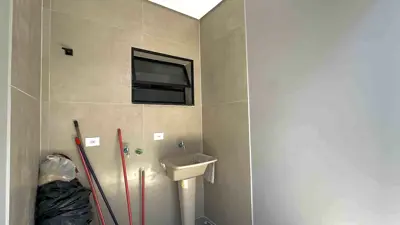 Casa - Térrea com piscina com 2 quartos (sendo 1 suite(s)) a 2500,00 metros praia.