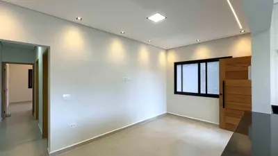 Casa - Térrea com piscina com 2 quartos (sendo 1 suite(s)) a 2500,00 metros praia.