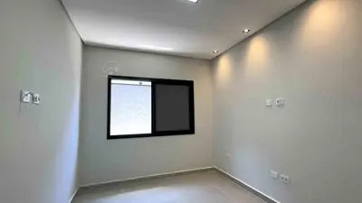 Casa - Térrea com piscina com 2 quartos (sendo 1 suite(s)) a 2500,00 metros praia.