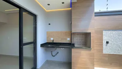 Casa - Térrea com piscina com 2 quartos (sendo 1 suite(s)) a 2500,00 metros praia.