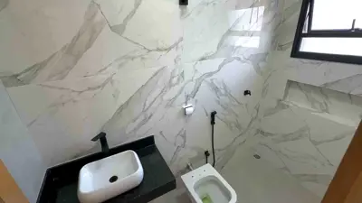 Casa - Térrea com piscina com 2 quartos (sendo 1 suite(s)) a 2500,00 metros praia.