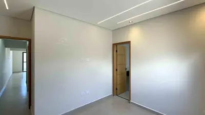 Casa - Térrea com piscina com 2 quartos (sendo 1 suite(s)) a 2500,00 metros praia.