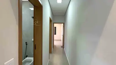 Casa - Térrea com piscina com 2 quartos (sendo 1 suite(s)) a 2500,00 metros praia.