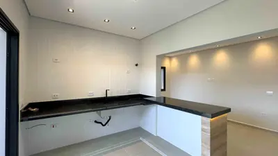 Casa - Térrea com piscina com 2 quartos (sendo 1 suite(s)) a 2500,00 metros praia.