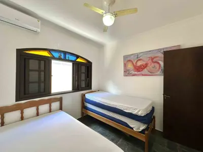 Casa - Térrea com 3 quartos (sendo 1 suite(s)) a 900,00 metros praia.