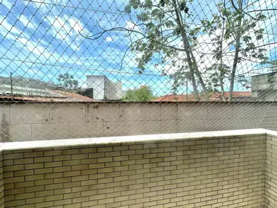 Apartamento - Duplex com 1 quartos (sendo 1 suite(s)) a 700,00 metros praia.