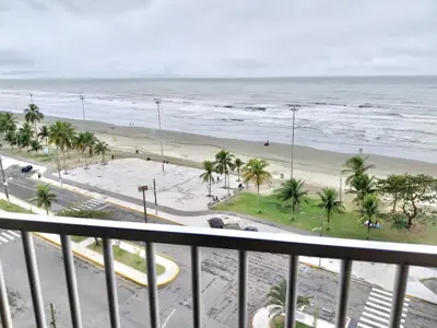 Apartamento - Alto com 1 quartos  a 10,00 metros praia.