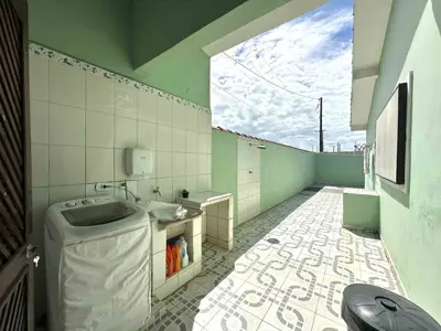 Casa - Térrea com 2 quartos (sendo 1 suite(s)) a 800,00 metros praia.