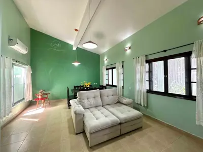 Casa - Térrea com 2 quartos (sendo 1 suite(s)) a 800,00 metros praia.