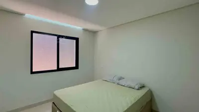 Casa - Térrea com piscina com 3 quartos (sendo 1 suite(s)) a 100,00 metros praia.