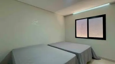 Casa - Térrea com piscina com 3 quartos (sendo 1 suite(s)) a 100,00 metros praia.