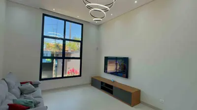 Casa - Térrea com piscina com 3 quartos (sendo 1 suite(s)) a 100,00 metros praia.