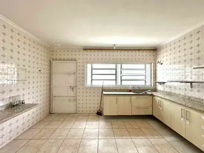 Casa - Térrea com 3 quartos (sendo 2 suite(s)) a 600,00 metros praia.