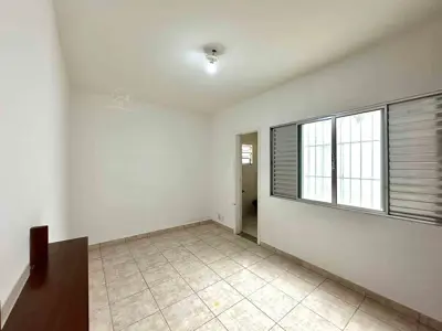 Casa - Térrea com 3 quartos (sendo 2 suite(s)) a 600,00 metros praia.