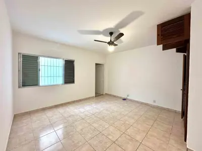 Casa - Térrea com 3 quartos (sendo 2 suite(s)) a 600,00 metros praia.