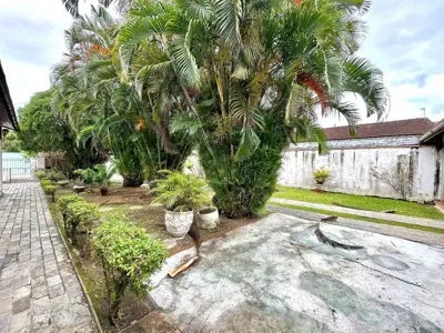 Casa - Térrea com 3 quartos (sendo 2 suite(s)) a 600,00 metros praia.