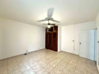 Casa - Térrea com 3 quartos (sendo 2 suite(s)) a 600,00 metros praia.