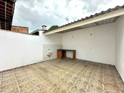 Casa - Térrea com 2 quartos (sendo 1 suite(s)) a 1600,00 metros praia.