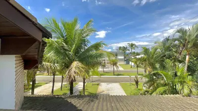 Casa - Térrea com 6 quartos (sendo 6 suite(s)) a 3000,00 metros praia.