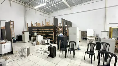 Ponto Comercial - Galpão com  quartos  a 1000,00 metros praia.