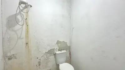 Ponto Comercial - Galpão com  quartos  a 1000,00 metros praia.