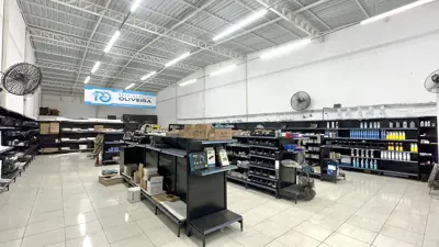 Ponto Comercial - Galpão com  quartos  a 1000,00 metros praia.