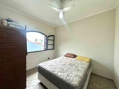 Casa - Sobrado com 6 quartos (sendo 3 suite(s)) a 300,00 metros praia.