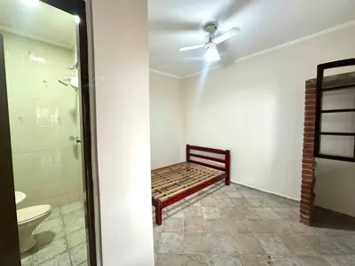 Casa - Sobrado com 6 quartos (sendo 3 suite(s)) a 300,00 metros praia.