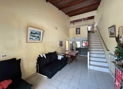 Casa - Térrea com Edícula com 3 quartos (sendo 1 suite(s)) a 900 metros praia.