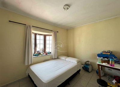 Casa - Térrea com Edícula com 3 quartos (sendo 1 suite(s)) a 900 metros praia.