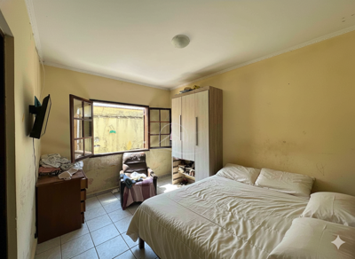 Casa - Térrea com Edícula com 3 quartos (sendo 1 suite(s)) a 900 metros praia.