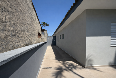 Casa - Térrea com piscina com 2 quartos (sendo 1 suite(s)) a 2000,00 metros praia.