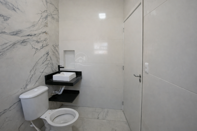 Casa - Térrea com piscina com 2 quartos (sendo 1 suite(s)) a 2000,00 metros praia.