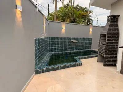 Casa - Térrea com piscina com 2 quartos (sendo 1 suite(s)) a 2000,00 metros praia.