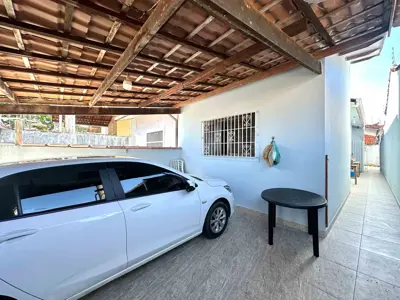 Casa - Térrea com 2 quartos (sendo 1 suite(s)) a 2000,00 metros praia.