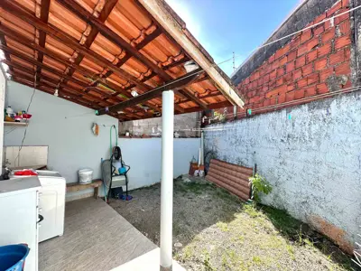 Casa - Térrea com 2 quartos (sendo 1 suite(s)) a 2000,00 metros praia.