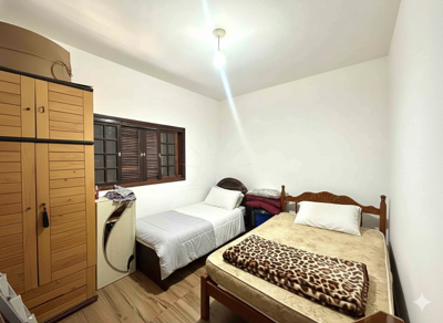 Casa - Térrea com 2 quartos (sendo 1 suite(s)) a 2000,00 metros praia.