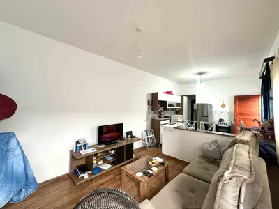 Casa - Térrea com 2 quartos (sendo 1 suite(s)) a 2000,00 metros praia.