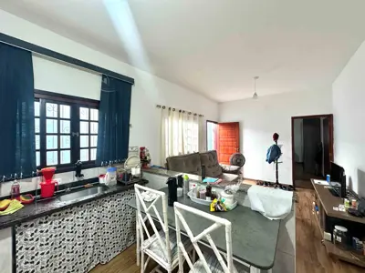 Casa - Térrea com 2 quartos (sendo 1 suite(s)) a 2000,00 metros praia.