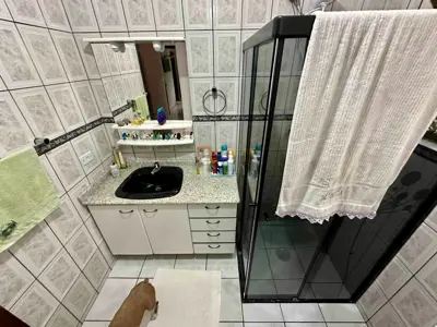 Casa - Térrea com 3 quartos (sendo 1 suite(s)) a 500,00 metros praia.