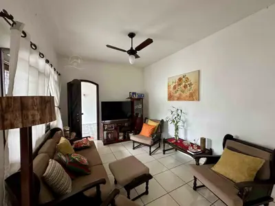 Casa - Térrea com 3 quartos (sendo 1 suite(s)) a 500,00 metros praia.