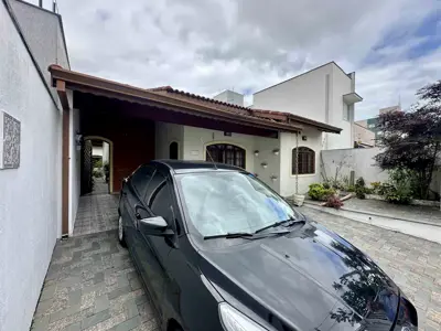 Casa - Térrea com 3 quartos (sendo 1 suite(s)) a 500,00 metros praia.