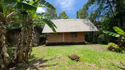 Sítio - Alto com  quartos  a 800,00 metros praia.