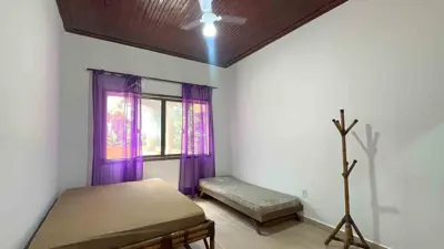 Sítio - Alto com  quartos  a 800,00 metros praia.