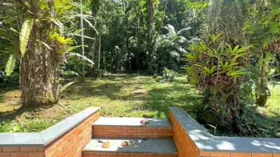 Sítio - Alto com  quartos  a 800,00 metros praia.